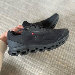 On Cloudstratus Running Shoes Women’s Size 10.5 All Black